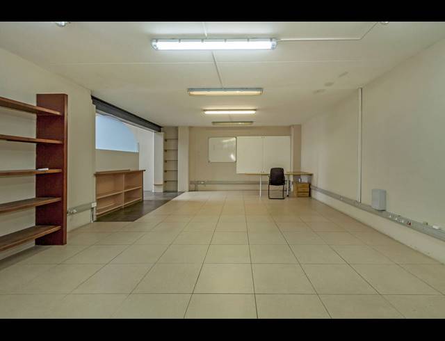 365M² SHOWROOM TO LET IN MALL INTERCHANGE